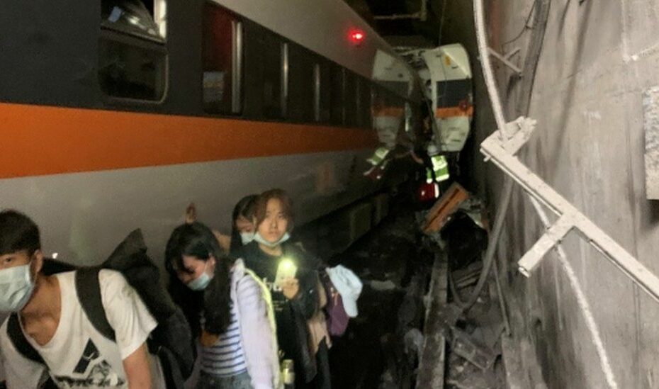 Taiwan: Dozens Killed As Train Crashes And Derails In Tunnel - Bbc News