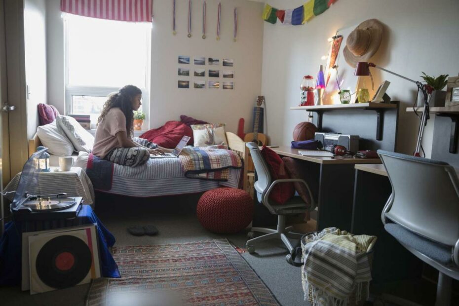 Dorm Life: What Is An Ra Or Resident Assistant?